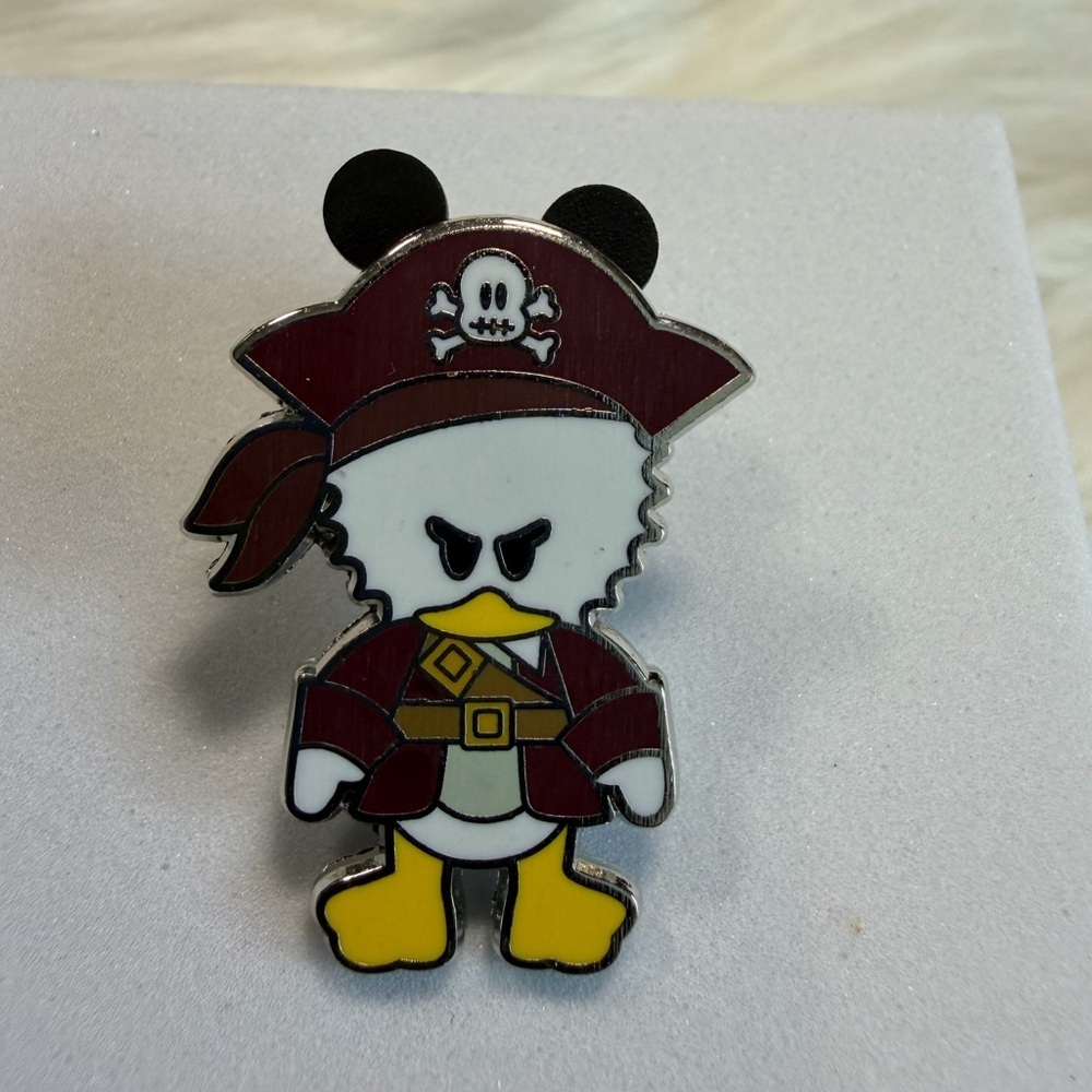 💙3/$20 DISNEY Pirate Duck Enamel Pin